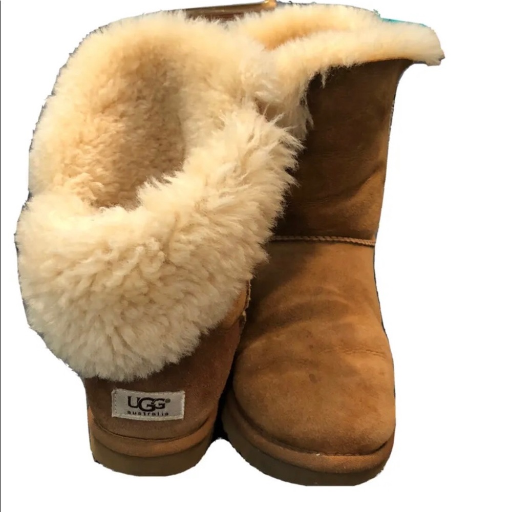 UGG Bailey Button Boot, size 9